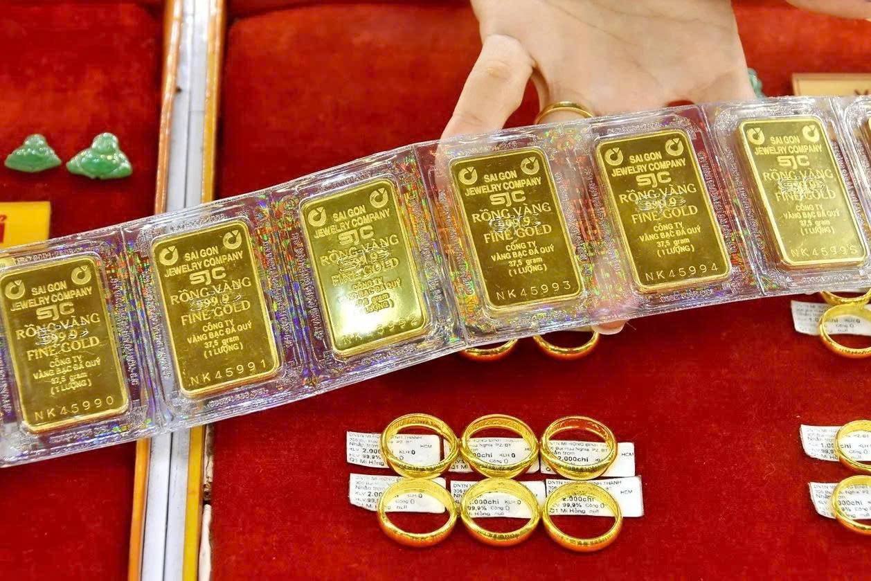 Giá vàng hôm nay (10 giờ sáng 7-5): Tiếp tục tăng sốc 1,5 triệu đồng/lượng


